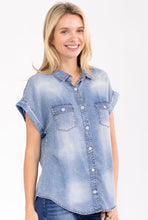 Load image into Gallery viewer, SHORT SLEEVE FRONT POCKET BUTTON UP WASHED CHAMBRAY BLOUSE