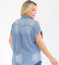 Load image into Gallery viewer, PLUS SIZE SHORT SLEEVE FRONT POCKET BUTTON UP WASHED CHAMBRAY BLOUSE