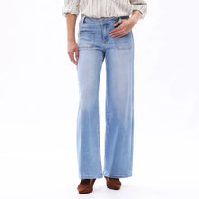 Load image into Gallery viewer, Mid Rise Wide Leg Front Patch Pockets Denim Jeans