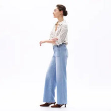 Load image into Gallery viewer, Mid Rise Wide Leg Front Patch Pockets Denim Jeans