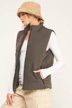 Load image into Gallery viewer, Contrast Zip Cropped Puffer Vest