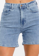 Load image into Gallery viewer, BUTTON CLOSURE POCKETS DENIM MINI SHORT