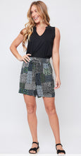 Load image into Gallery viewer, Missy Linen Short with Porkchop Pocket